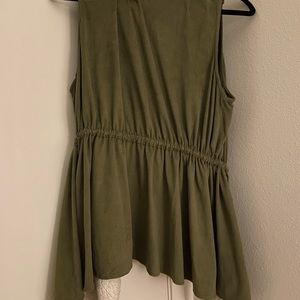Green velvet short sleeve vest with fur collar